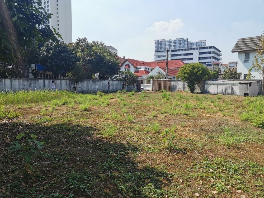 For SaleLandPinklao, Charansanitwong : Vacant land, already leveled. Convenient transportation with access from two directions.
