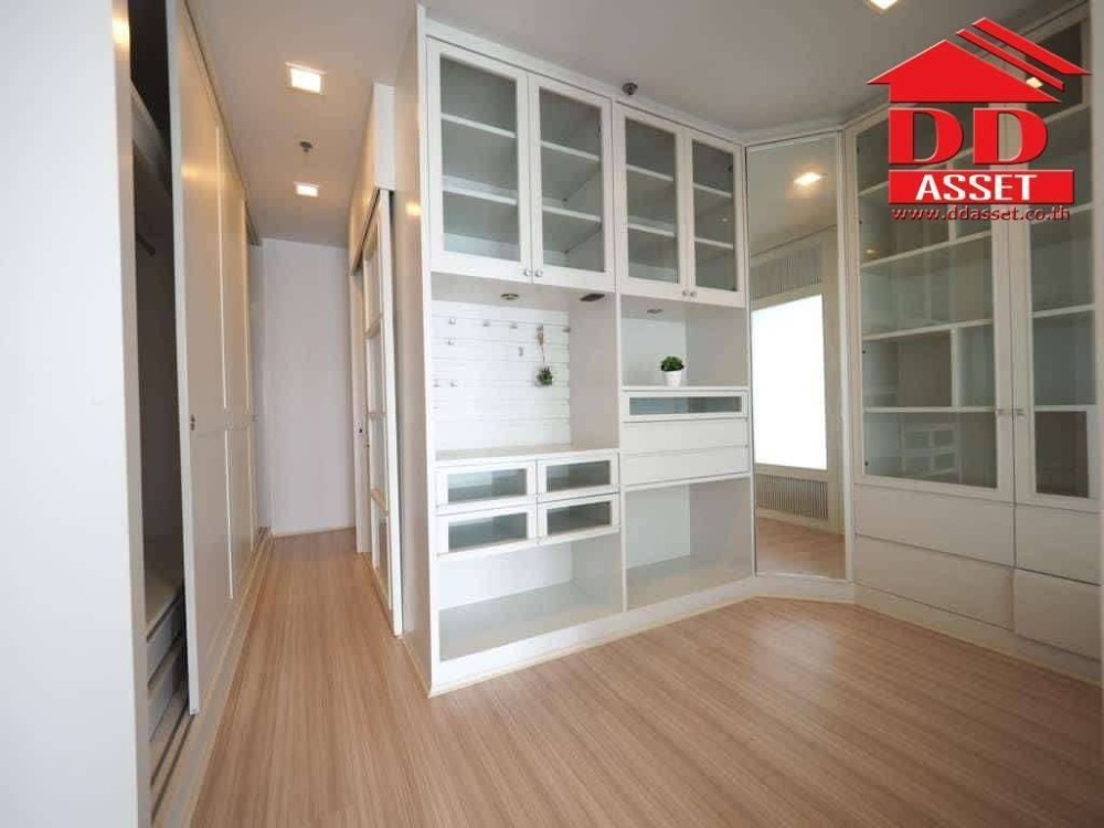 For RentCondoSukhumvit, Asoke, Thonglor : For rent Nusasiri Grand Condo Sukhumvit 42 (Nusasiri Grand condoI) connected to BTS Ekkamai, code C8065.