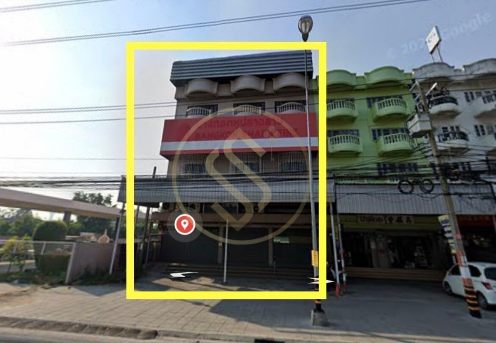 For SaleShop HouseSamut Prakan,Samrong : Urgent sale!! Commercial building, 3 units, 4.5 floors, on Srinakarin Road, 95 sq m., 1,000 sq m., good condition, near wholesale, Srinakarin, only 800 meters.