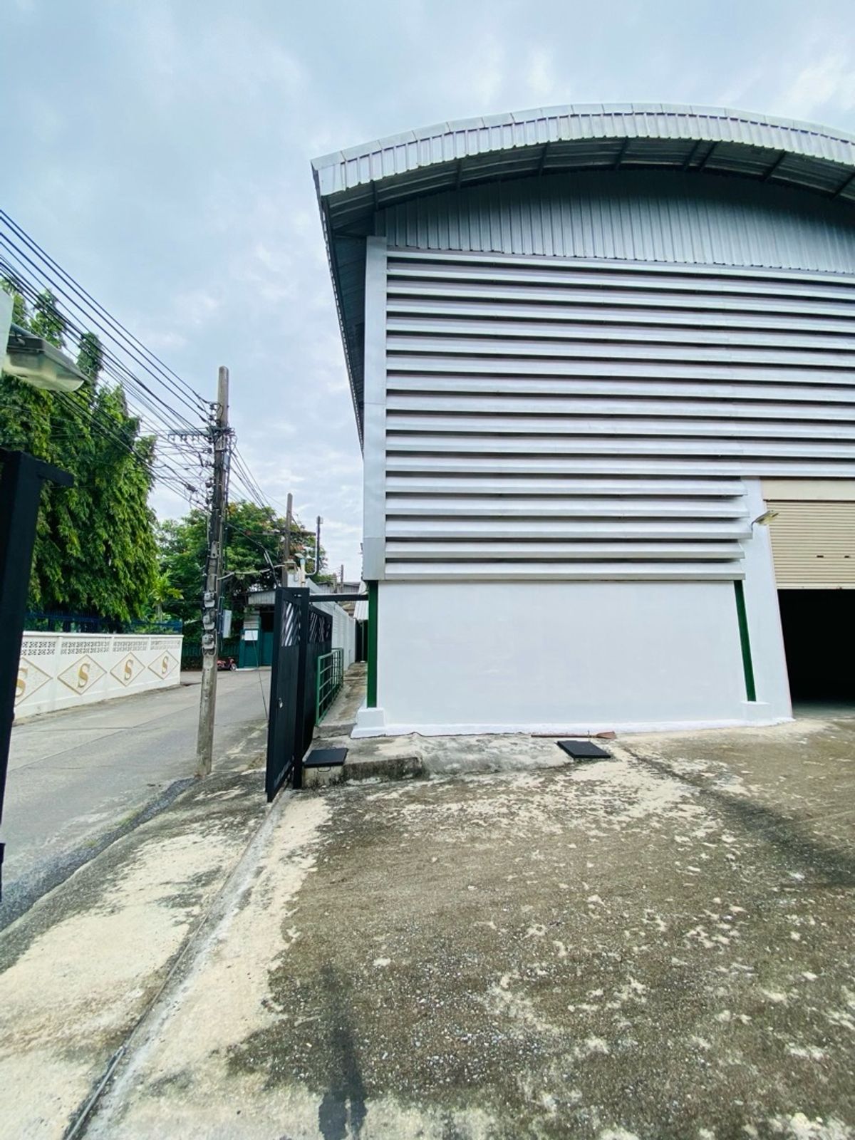 ให้เช่าโกดังบางนา แบริ่ง ลาซาล : For Rent ให้เช่าโกดัง ถูกมาก #โกดัง-โรงงาน ขนาดใหญ่โซนบางนา ห้องพักคนงานมากกว่า 10 ห้อง