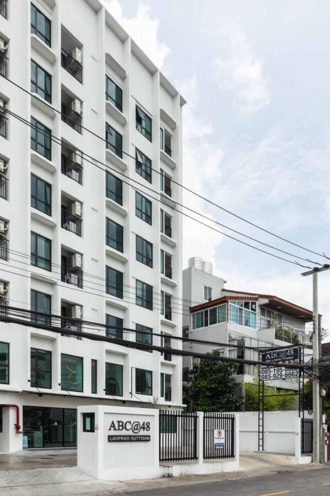 For SaleHotel&Apartment BusinessLadprao, Central Ladprao : Hotel Business for Sale 8-Storey Hotel in Lat Phrao with 103 Rooms | 293 sq.w. | near MRT Phawana , Chokchai 4 3 mins, MRT Sutthisan 4 mins, Union Mall 10 mins, Central Ladprao 11 mins.