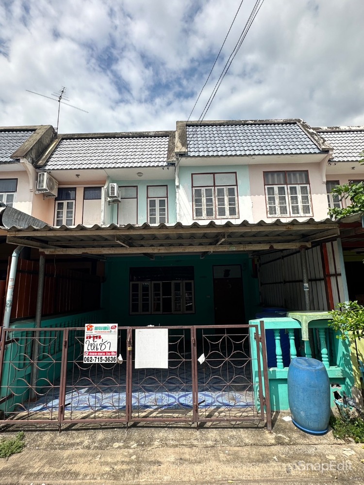 For RentTownhomePathum Thani,Rangsit, Thammasat : Let Kho, 2-story townhouse, Yu Charoen Village 1, area 21.2 Soi Lam Luk Ka Khlong 4, Lam Luk Ka District, 2 bedrooms, 2 bathrooms.