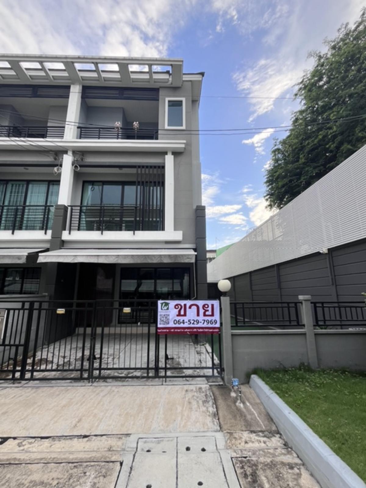 For SaleTownhomeRathburana, Suksawat : 3-storey townhome with extra space for sale at Baan Klang Muang Suksawat , 32.6 sq wah, luxuriously decorated, built-in furniture with premium materials in a prime location, next to the main road and MRT station.