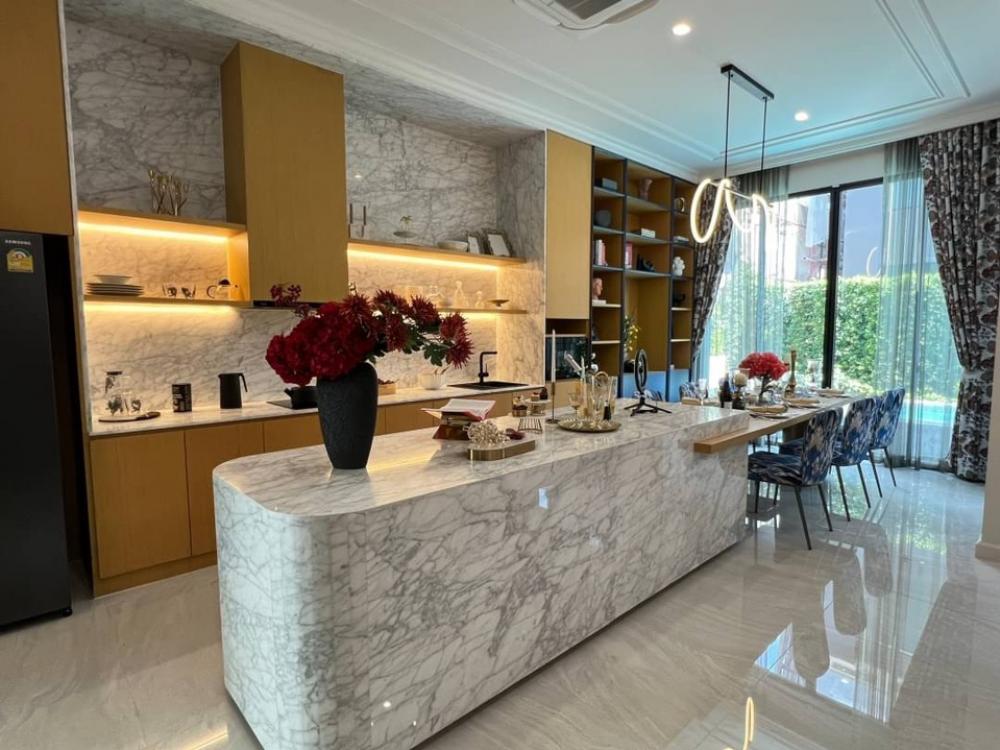 ขายบ้านเลียบทางด่วนรามอินทรา : ขายบ้านเดี่ยว Pool Villa 3 ชั้น Super Luxury ย่านเลียบด่วนรามอินทรา The Honor Yothinpattana