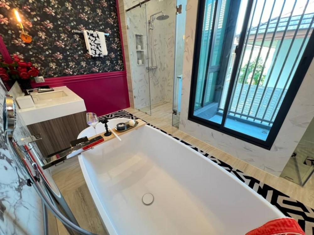 ขายบ้านเลียบทางด่วนรามอินทรา : ขายบ้านเดี่ยว Pool Villa 3 ชั้น Super Luxury ย่านเลียบด่วนรามอินทรา The Honor Yothinpattana