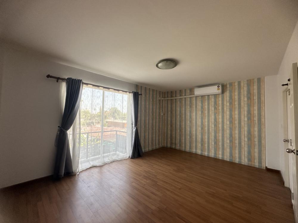 For SaleHome OfficeNawamin, Ramindra : 3-story home office for sale, Krich Town Project, Nimitmai 13, Nimitmai Road, Soi 13-15, Sai Kong Din Subdistrict, Khlong Sam Wa District, Bangkok.