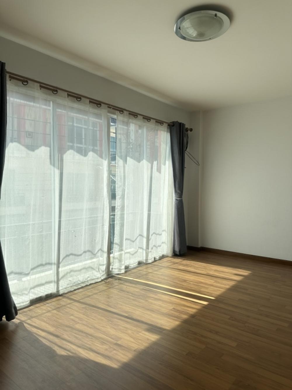 For SaleHome OfficeNawamin, Ramindra : 3-story home office for sale, Krich Town Project, Nimitmai 13, Nimitmai Road, Soi 13-15, Sai Kong Din Subdistrict, Khlong Sam Wa District, Bangkok.