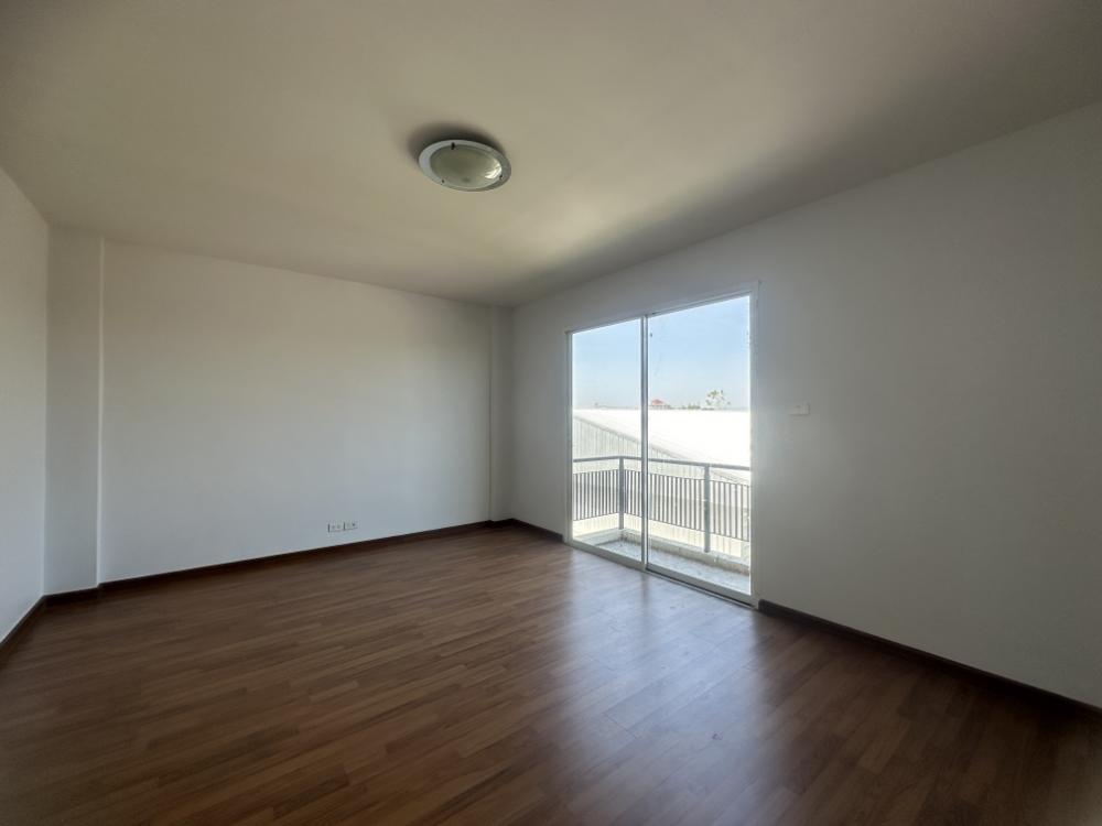 For SaleHome OfficeNawamin, Ramindra : 3-story home office for sale, Krich Town Project, Nimitmai 13, Nimitmai Road, Soi 13-15, Sai Kong Din Subdistrict, Khlong Sam Wa District, Bangkok.