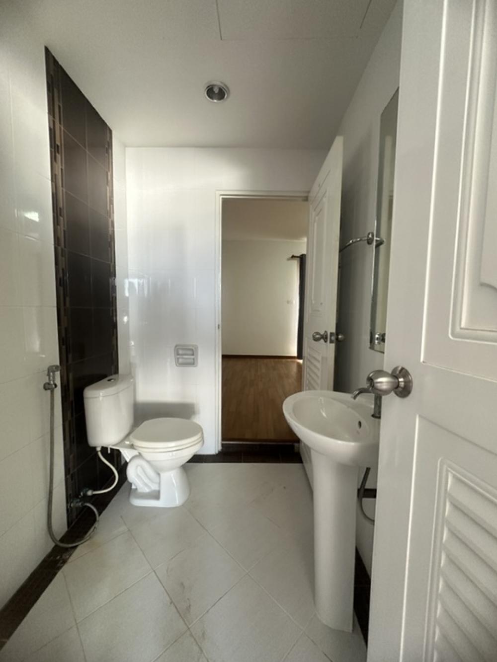 For SaleHome OfficeNawamin, Ramindra : 3-story home office for sale, Krich Town Project, Nimitmai 13, Nimitmai Road, Soi 13-15, Sai Kong Din Subdistrict, Khlong Sam Wa District, Bangkok.