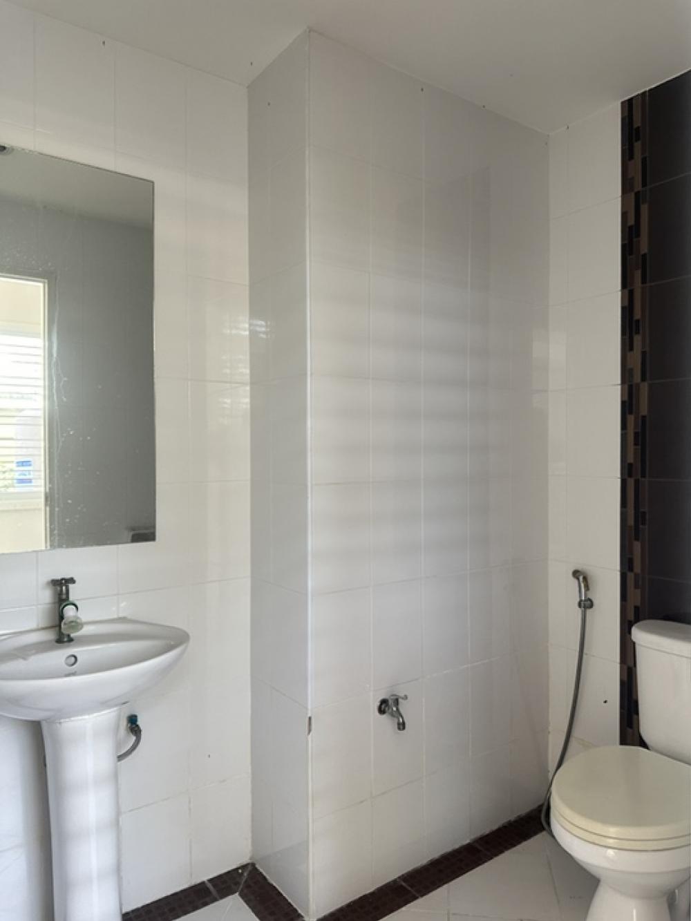 For SaleHome OfficeNawamin, Ramindra : 3-story home office for sale, Krich Town Project, Nimitmai 13, Nimitmai Road, Soi 13-15, Sai Kong Din Subdistrict, Khlong Sam Wa District, Bangkok.