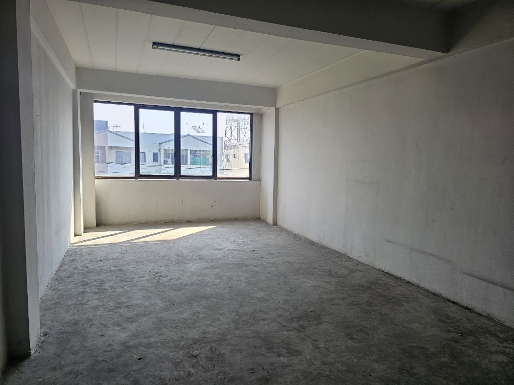 ขายอาคารพาณิชย์นวมินทร์ รามอินทรา : ขาย อาคารพาณิชย์ อาคารพาณิชย์ 4 ชั้น มีชั้นลอย และดาดฟ้าขาย 560 ตรม. 72 ตร.วา ใกล้แหล่งชุมชน เหมาะกับการค้าขายทำเป็นออฟฟิศ