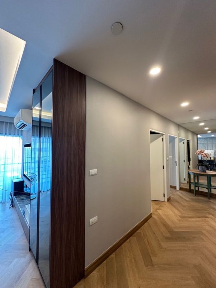 For RentCondoSathorn, Narathiwat : For rent Sathorn Gardens (Sathorn Gardens) swimming pool view.