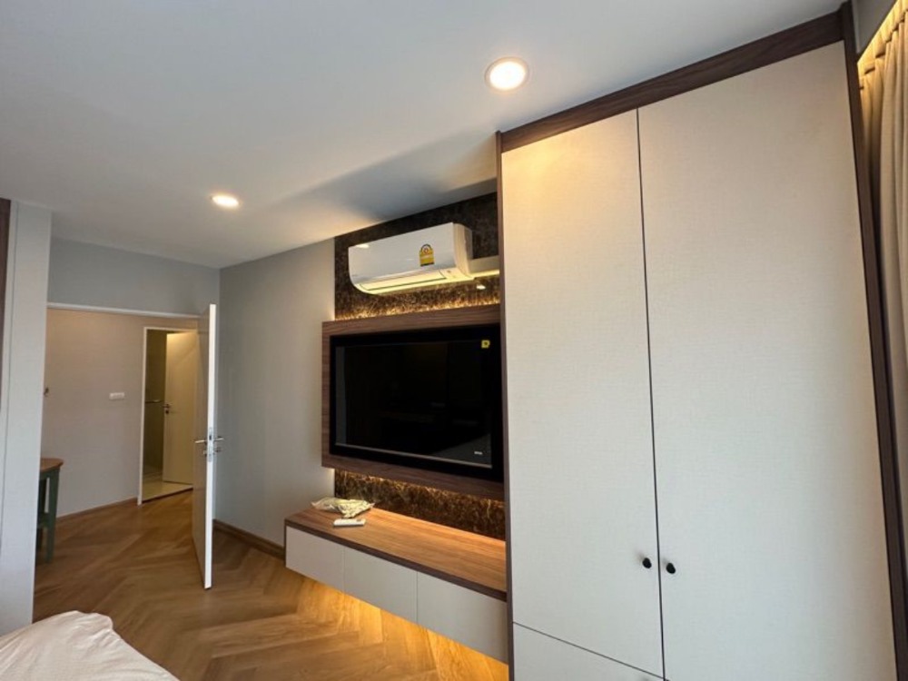 For RentCondoSathorn, Narathiwat : For rent Sathorn Gardens (Sathorn Gardens) swimming pool view.