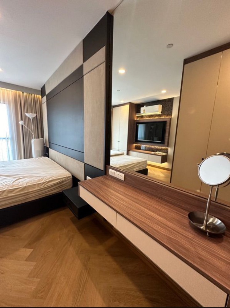 For RentCondoSathorn, Narathiwat : For rent Sathorn Gardens (Sathorn Gardens) swimming pool view.