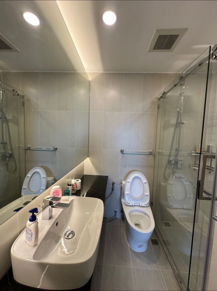 For RentCondoSathorn, Narathiwat : For rent Sathorn Gardens (Sathorn Gardens) swimming pool view.