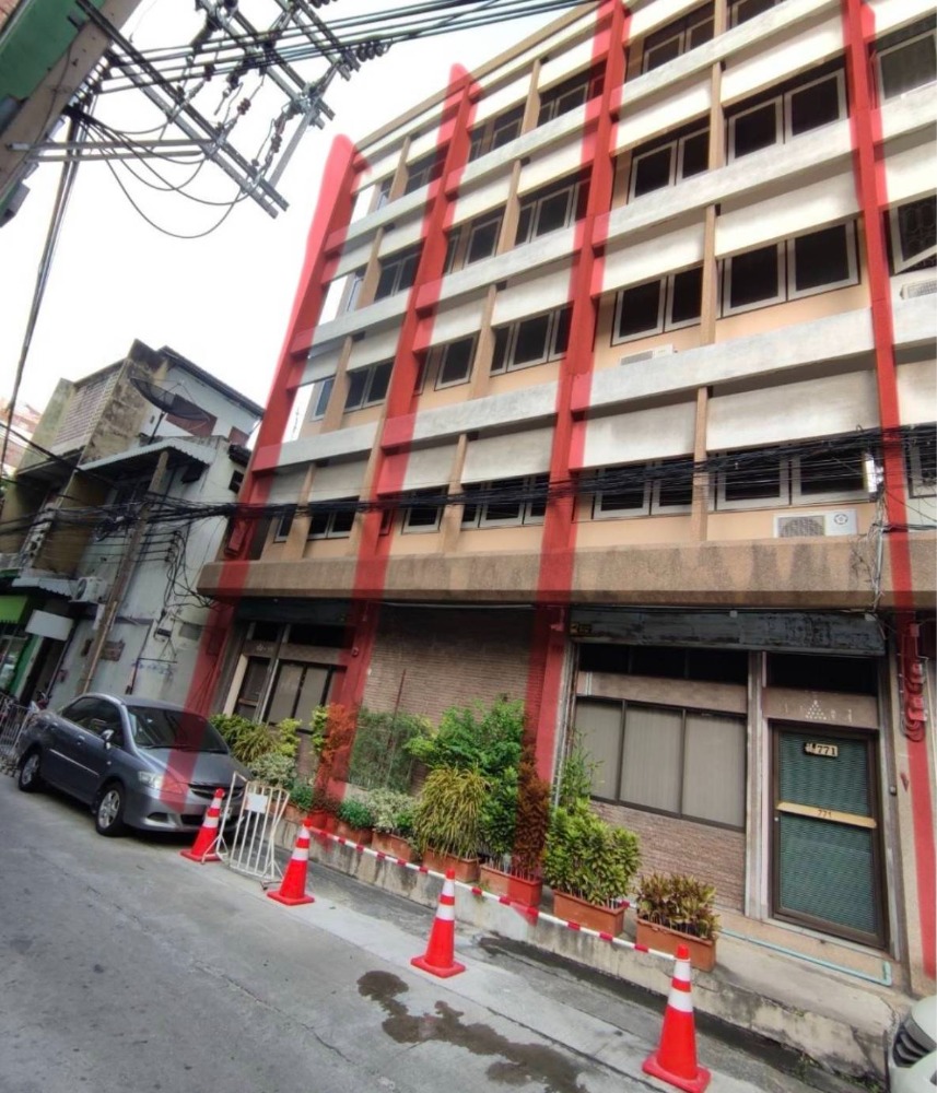For SaleShop HouseSilom, Saladaeng, Bangrak : The owner is selling it himself. Shophouse on Soi Silom 15, size 68.8 sq m, price only 103,200,000 million baht.