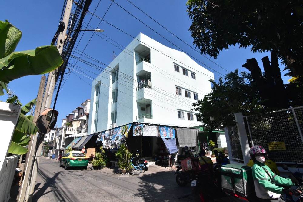 For SaleShop HouseLadprao101, Happy Land, The Mall Bang Kapi : Apartment for sale, Lat Phrao 136, ready to continue business, near The Mall Bang Kapi.