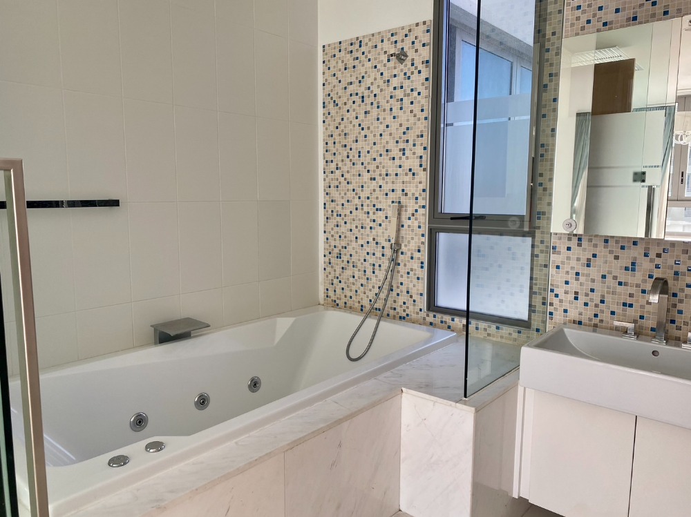 ขายคอนโดพัทยา บางแสน ชลบุรี สัตหีบ : For Sale  Northpoint 2 Beds with 2 bathtub (S03-1494) S