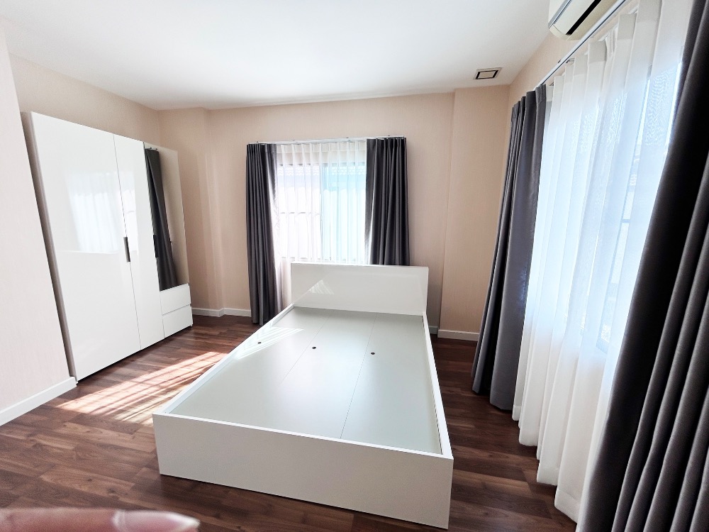 For RentHouseLadkrabang, Suwannaphum Airport : K-5418 For rent/sale! Single house Manthana 4 On Nut Wongwaen, beautiful house with built-in furniture.