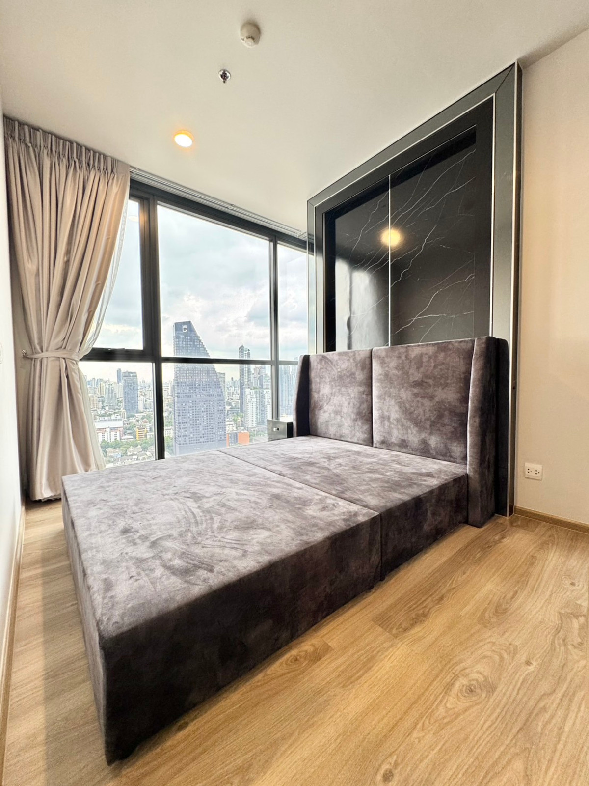 For SaleCondoSukhumvit, Asoke, Thonglor : 💥Selling at a loss!! Reduce strength!! New condo, never lived in, Oka Haus Sukhumvit 36 ​​✅ 2 bedrooms, 41 sq m., 31st floor, very beautiful view, convenient travel, near BTS Thonglor, MRT Queen Sirikit Center, Benjakitti Park, Kluai Nam Thai, Ekamai, Aso
