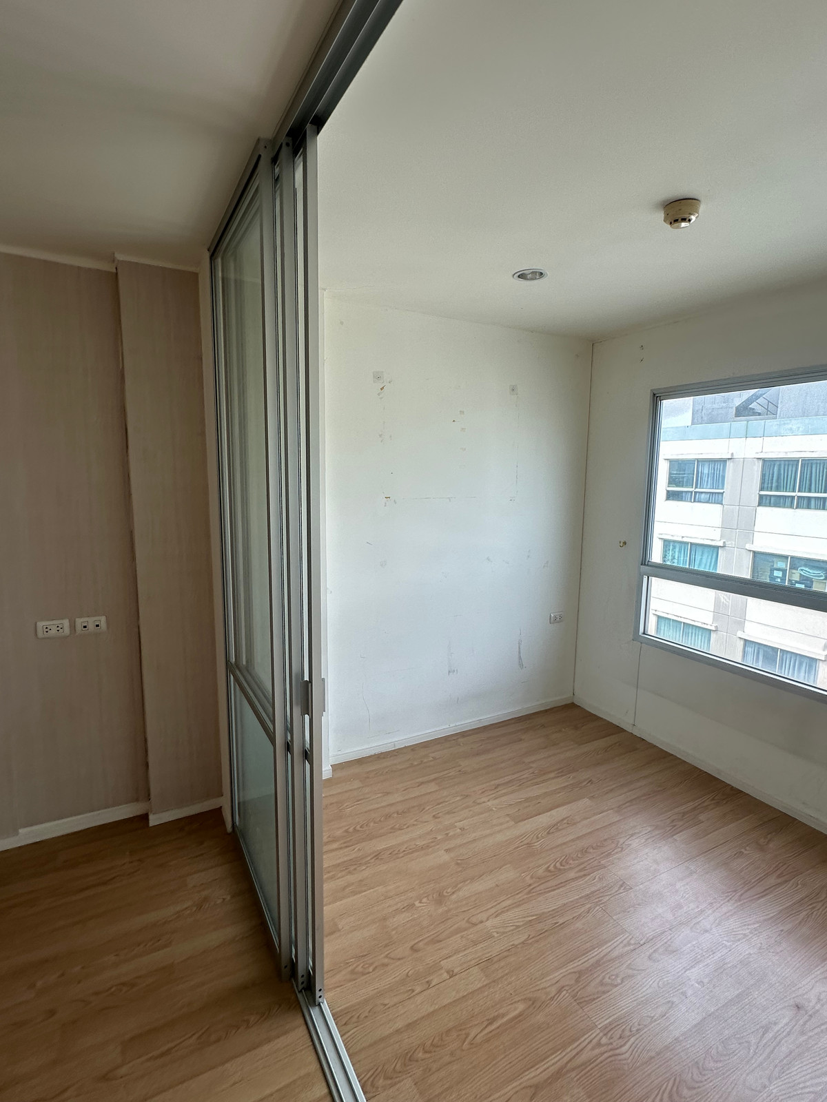 ขายคอนโดพัฒนาการ ศรีนครินทร์ : ขายด่วน คอนโด ลุมพินี วิลล์ อ่อนนุช-พัฒนาการ 1 นอน 22.54 ตรม ชั้น 8 อาคาร A