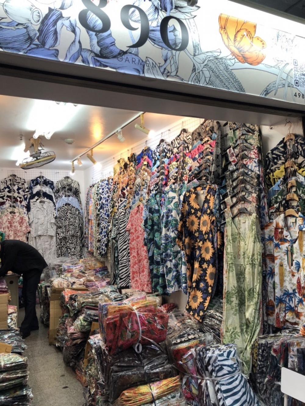 For SaleRetail SpaceYaowarat, Banglamphu : Bobae Tower Phase 2 near the underground exit 0819840440 The owner is selling it himself.