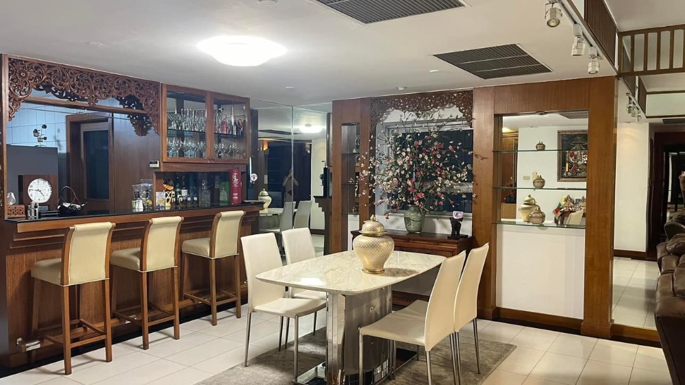 For SaleCondoWitthayu, Chidlom, Langsuan, Ploenchit : 💫For sale All Seasons Mansion, 2 Beds 136 sqm with large balcony, a convenient project to live with many restaurants, coffee shops, Tops supermarket in the building