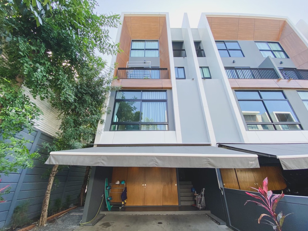 For SaleTownhomePattanakan, Srinakarin : Townhome Arden Pattanakarn / 3 bedrooms (sold with tenant), Arden Pattanakarn / Townhome Bedrooms (SALE WITH TENANT) PALM749