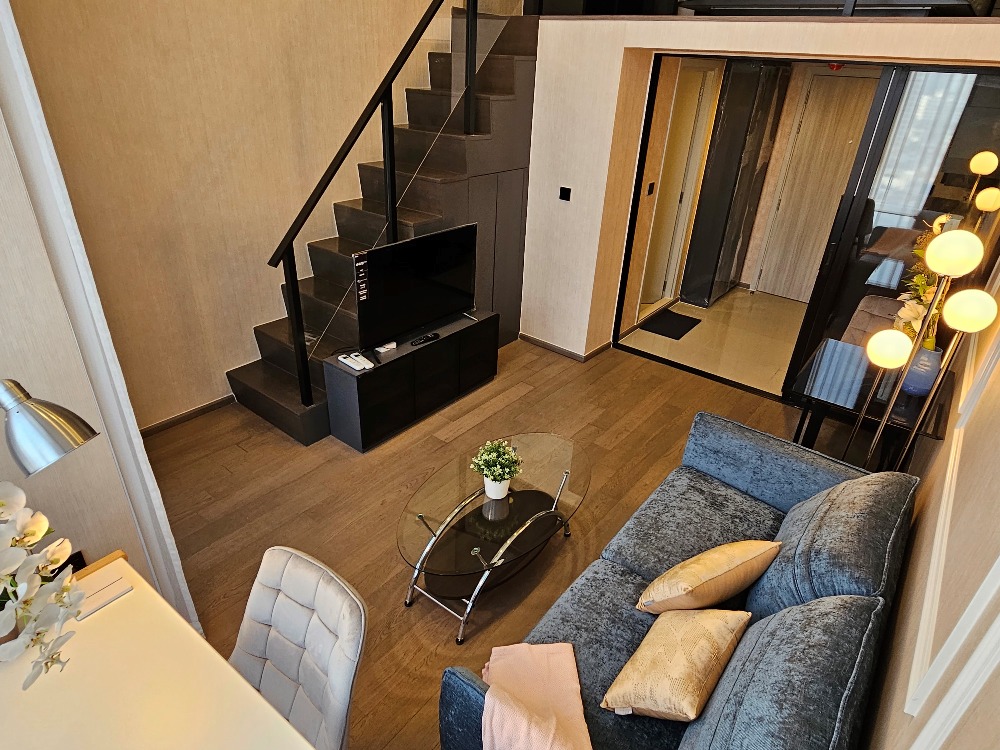 ให้เช่าคอนโดสยาม จุฬา สามย่าน : Park Origin Chula - Samyan【𝐑𝐄𝐍𝐓】🔥ห้อง loft แบบละมุน กว้างโปร่งโล่งสบาย เครื่องใช้ครบ ส่วนกลางหลากหลาย มี Co-Working Space ใกล้MRTสามย่าน 🔥ติดต่อไลน์ไอดี: @hacondo