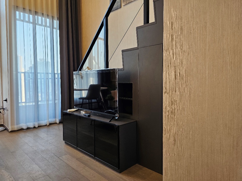 ให้เช่าคอนโดสยาม จุฬา สามย่าน : Park Origin Chula - Samyan【𝐑𝐄𝐍𝐓】🔥ห้อง loft แบบละมุน กว้างโปร่งโล่งสบาย เครื่องใช้ครบ ส่วนกลางหลากหลาย มี Co-Working Space ใกล้MRTสามย่าน 🔥ติดต่อไลน์ไอดี: @hacondo