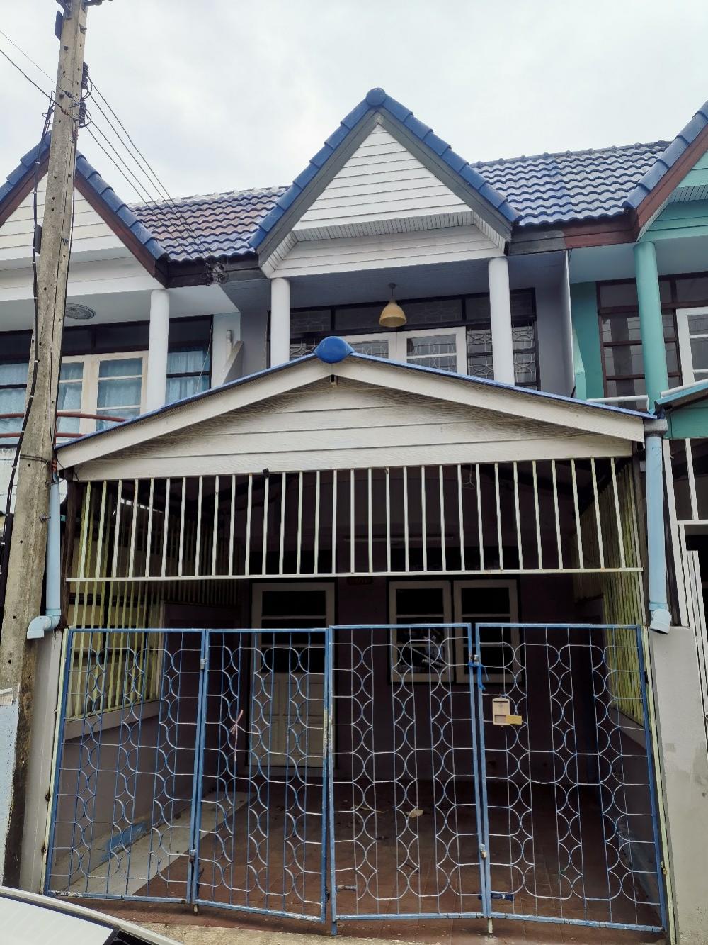 For SaleTownhomeCha-am Phetchaburi : Townhouse for sale with land, Cha-am District, Phetchaburi Province, not far from the sea.