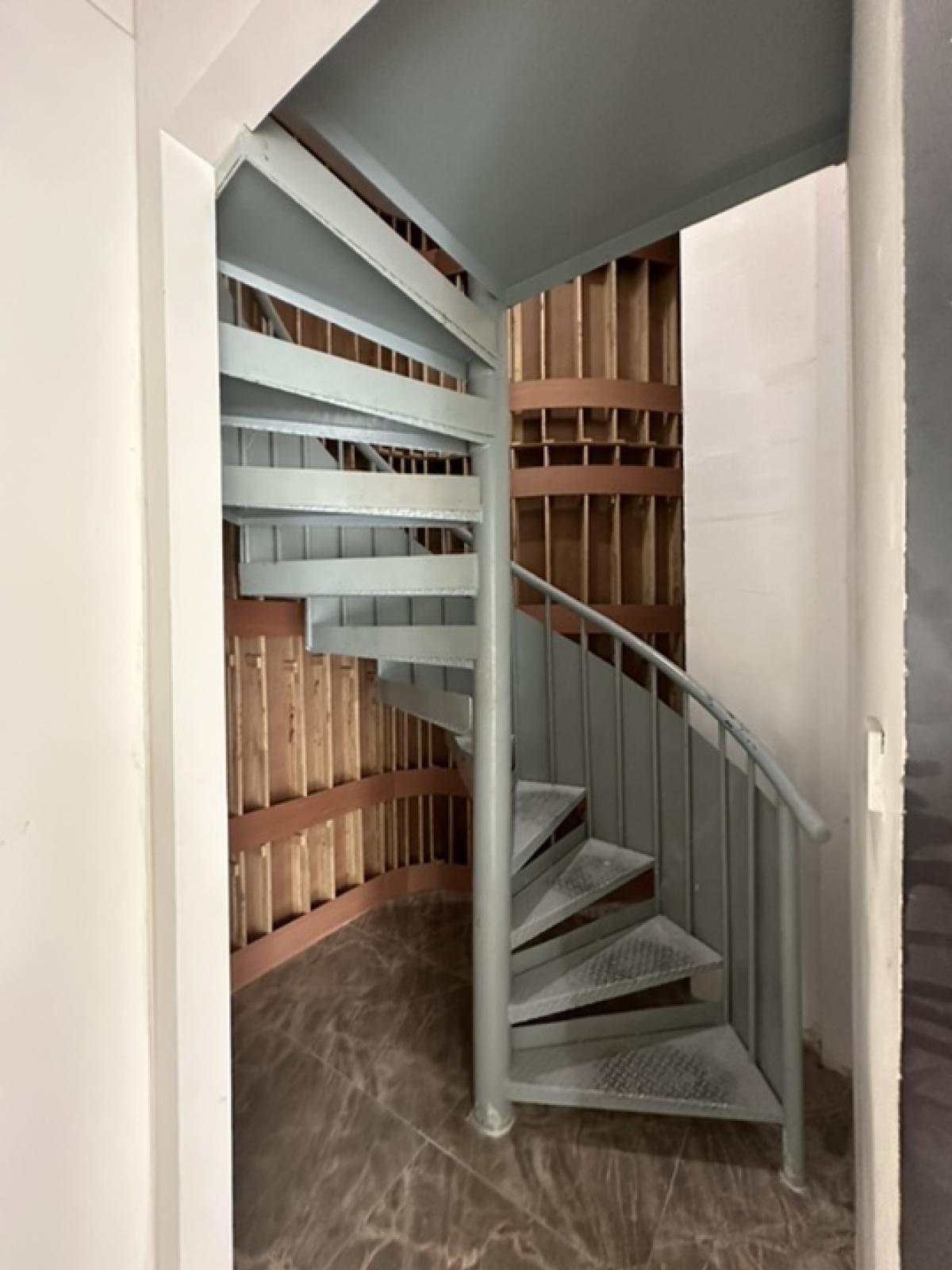 For RentShowroomRama9, Petchburi, RCA : Showroom for rent, 240 sq m., good location, on the main road, Petchburi New Road