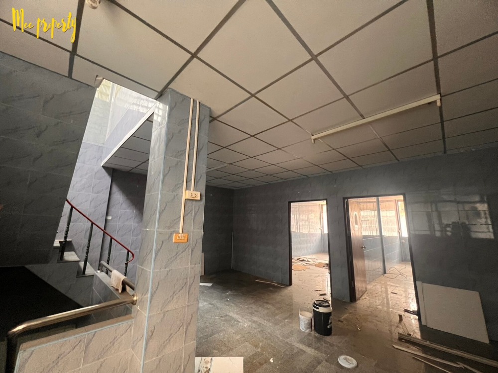 ขายอาคารพาณิชย์พระราม 3 สาธุประดิษฐ์ : ขายด่วนอาคารพาณิชย์ ทำเลดี!! 3 คูหา 5 ชั้น ถนนจันทน์ซอย 16 แยก 6 ใกล้สถานีรถไฟฟ้าหลายสาย ME-136