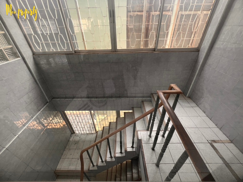 ขายอาคารพาณิชย์พระราม 3 สาธุประดิษฐ์ : ขายด่วนอาคารพาณิชย์ ทำเลดี!! 3 คูหา 5 ชั้น ถนนจันทน์ซอย 16 แยก 6 ใกล้สถานีรถไฟฟ้าหลายสาย ME-136