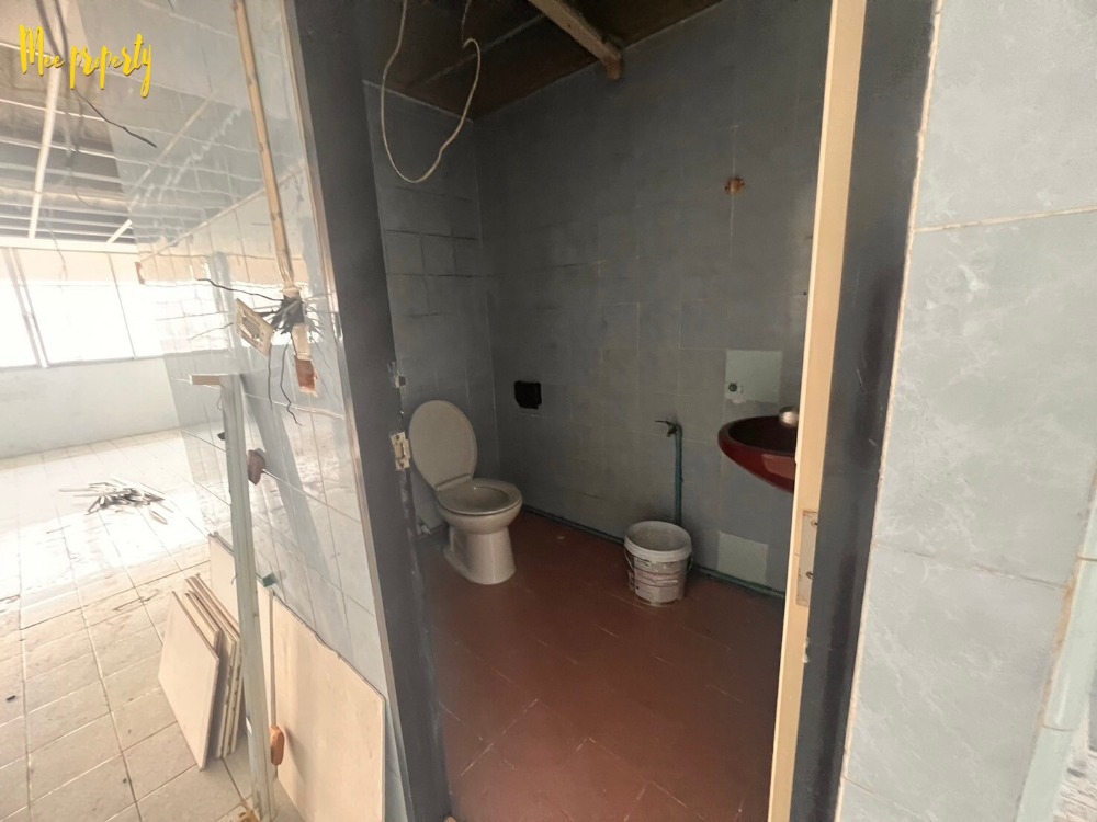 ขายอาคารพาณิชย์พระราม 3 สาธุประดิษฐ์ : ขายด่วนอาคารพาณิชย์ ทำเลดี!! 3 คูหา 5 ชั้น ถนนจันทน์ซอย 16 แยก 6 ใกล้สถานีรถไฟฟ้าหลายสาย ME-136