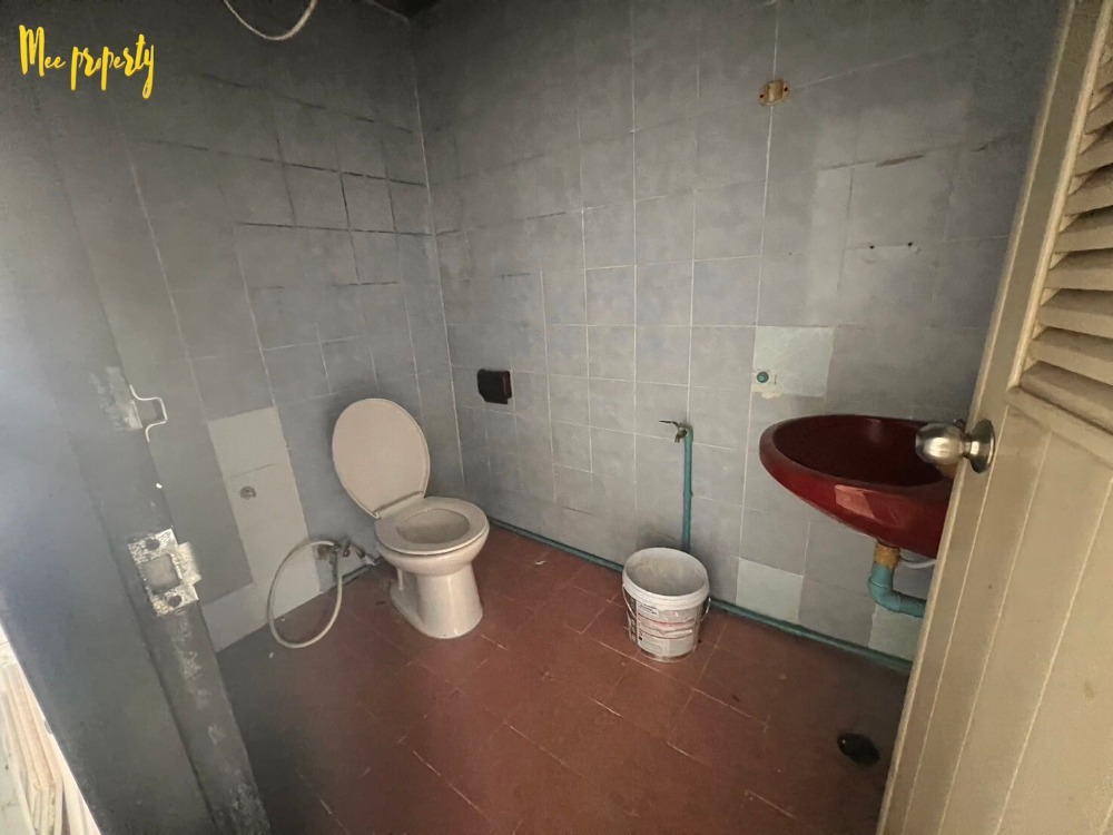 ขายอาคารพาณิชย์พระราม 3 สาธุประดิษฐ์ : ขายด่วนอาคารพาณิชย์ ทำเลดี!! 3 คูหา 5 ชั้น ถนนจันทน์ซอย 16 แยก 6 ใกล้สถานีรถไฟฟ้าหลายสาย ME-136