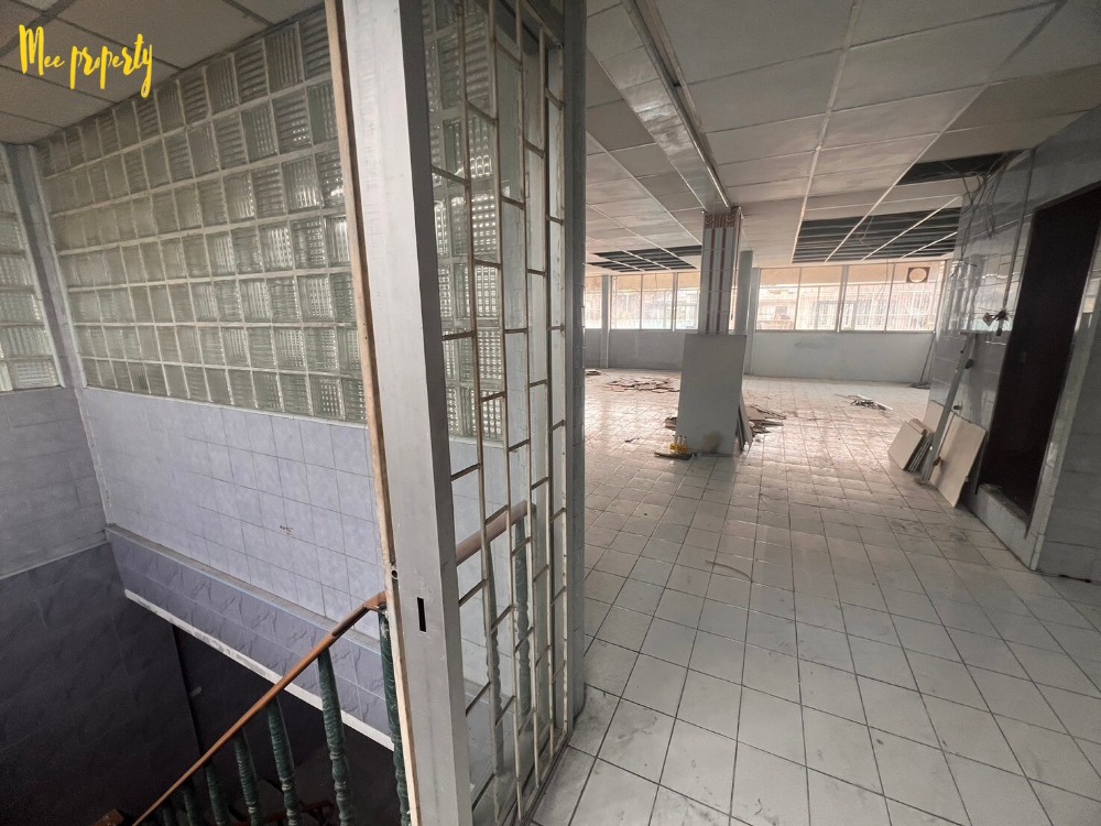 ขายอาคารพาณิชย์พระราม 3 สาธุประดิษฐ์ : ขายด่วนอาคารพาณิชย์ ทำเลดี!! 3 คูหา 5 ชั้น ถนนจันทน์ซอย 16 แยก 6 ใกล้สถานีรถไฟฟ้าหลายสาย ME-136