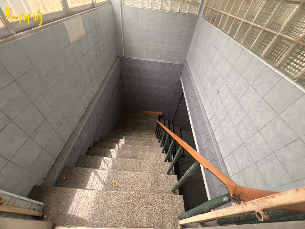 ขายอาคารพาณิชย์พระราม 3 สาธุประดิษฐ์ : ขายด่วนอาคารพาณิชย์ ทำเลดี!! 3 คูหา 5 ชั้น ถนนจันทน์ซอย 16 แยก 6 ใกล้สถานีรถไฟฟ้าหลายสาย ME-136