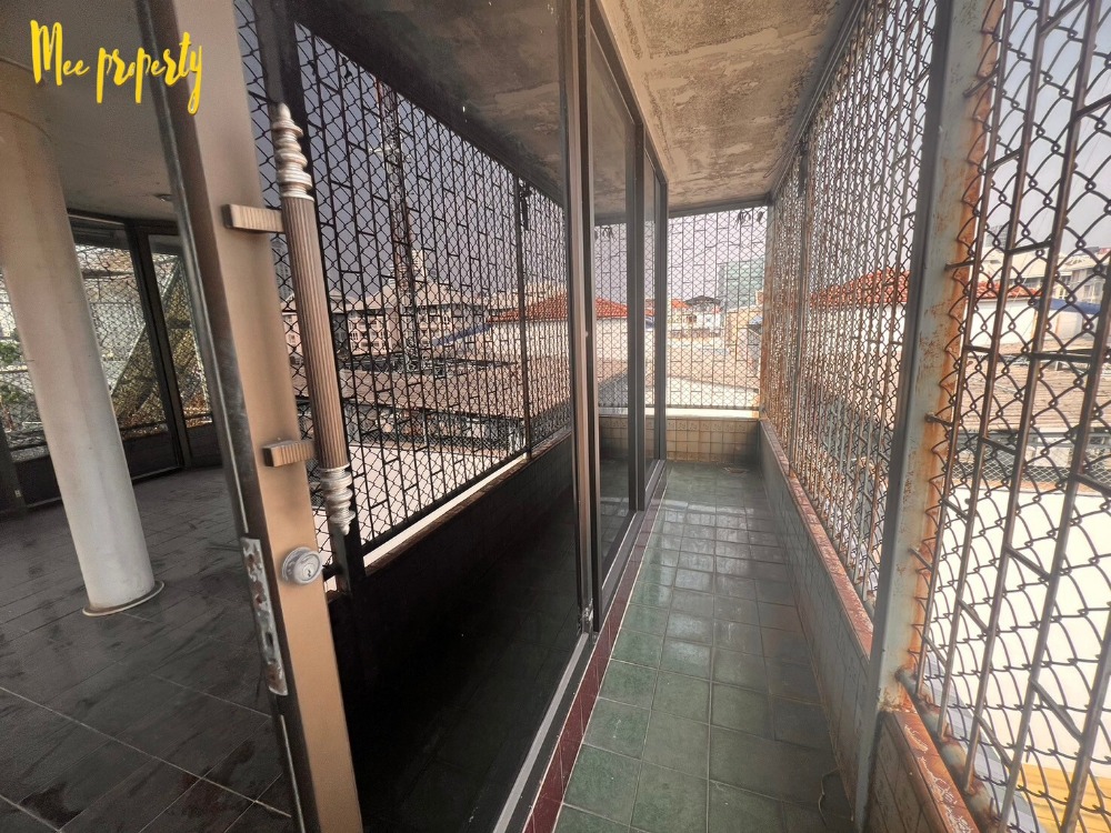 ขายอาคารพาณิชย์พระราม 3 สาธุประดิษฐ์ : ขายด่วนอาคารพาณิชย์ ทำเลดี!! 3 คูหา 5 ชั้น ถนนจันทน์ซอย 16 แยก 6 ใกล้สถานีรถไฟฟ้าหลายสาย ME-136