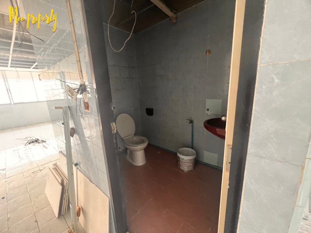 ขายอาคารพาณิชย์พระราม 3 สาธุประดิษฐ์ : ขายด่วนอาคารพาณิชย์ ทำเลดี!! 3 คูหา 5 ชั้น ถนนจันทน์ซอย 16 แยก 6 ใกล้สถานีรถไฟฟ้าหลายสาย ME-136