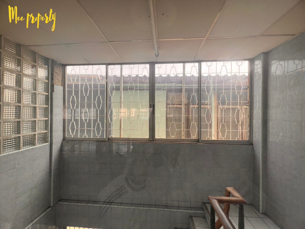 ขายอาคารพาณิชย์พระราม 3 สาธุประดิษฐ์ : ขายด่วนอาคารพาณิชย์ ทำเลดี!! 3 คูหา 5 ชั้น ถนนจันทน์ซอย 16 แยก 6 ใกล้สถานีรถไฟฟ้าหลายสาย ME-136