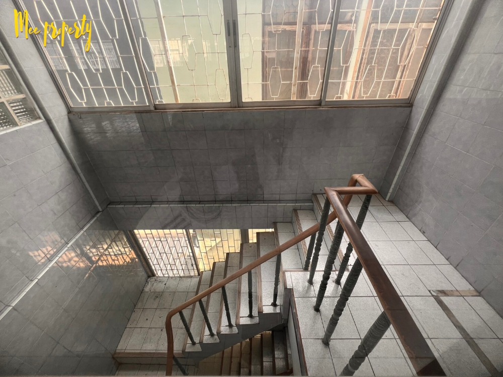 ขายอาคารพาณิชย์พระราม 3 สาธุประดิษฐ์ : ขายด่วนอาคารพาณิชย์ ทำเลดี!! 3 คูหา 5 ชั้น ถนนจันทน์ซอย 16 แยก 6 ใกล้สถานีรถไฟฟ้าหลายสาย ME-136