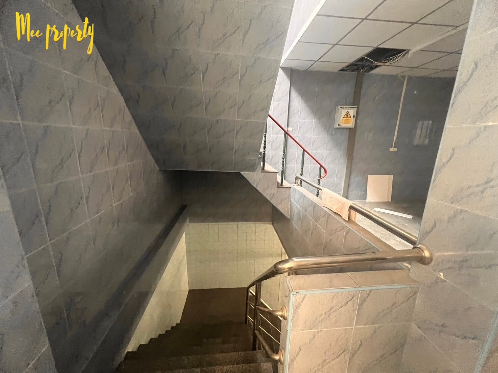 ขายอาคารพาณิชย์พระราม 3 สาธุประดิษฐ์ : ขายด่วนอาคารพาณิชย์ ทำเลดี!! 3 คูหา 5 ชั้น ถนนจันทน์ซอย 16 แยก 6 ใกล้สถานีรถไฟฟ้าหลายสาย ME-136