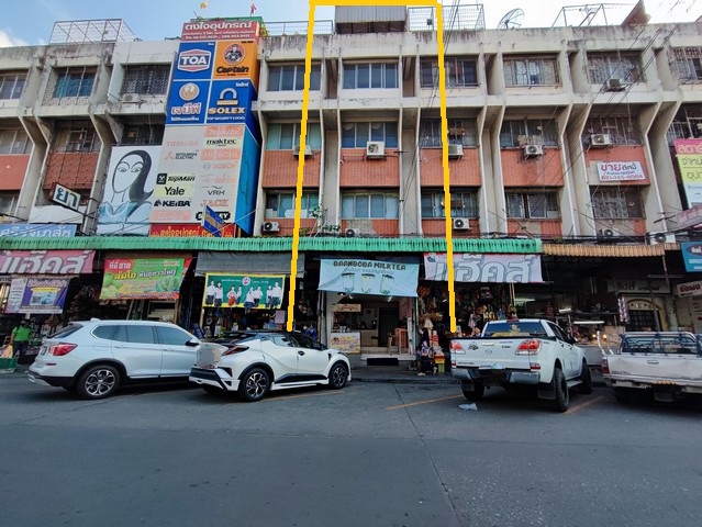 For SaleShop HouseMin Buri, Romklao : Commercial building for sale In the Minburi Market Shopping Center Near the Pink BTS Minburi Station, 200 meters.