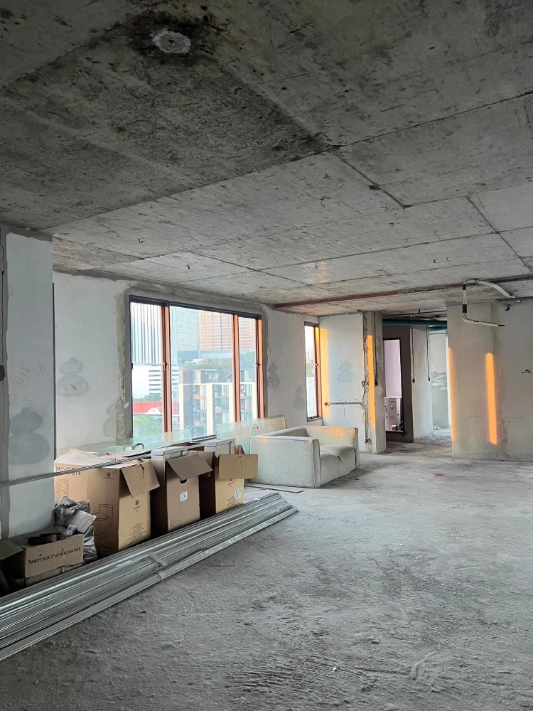 ขายคอนโดอารีย์ อนุสาวรีย์ : เพนท์เฮาส์ Bare-shell 3 ห้องนอน ใกล้ BTS อารีย์ – ชั้นสูง ระเบียงกว้าง ราคาลดพิเศษ เหมาะรีโนเวท