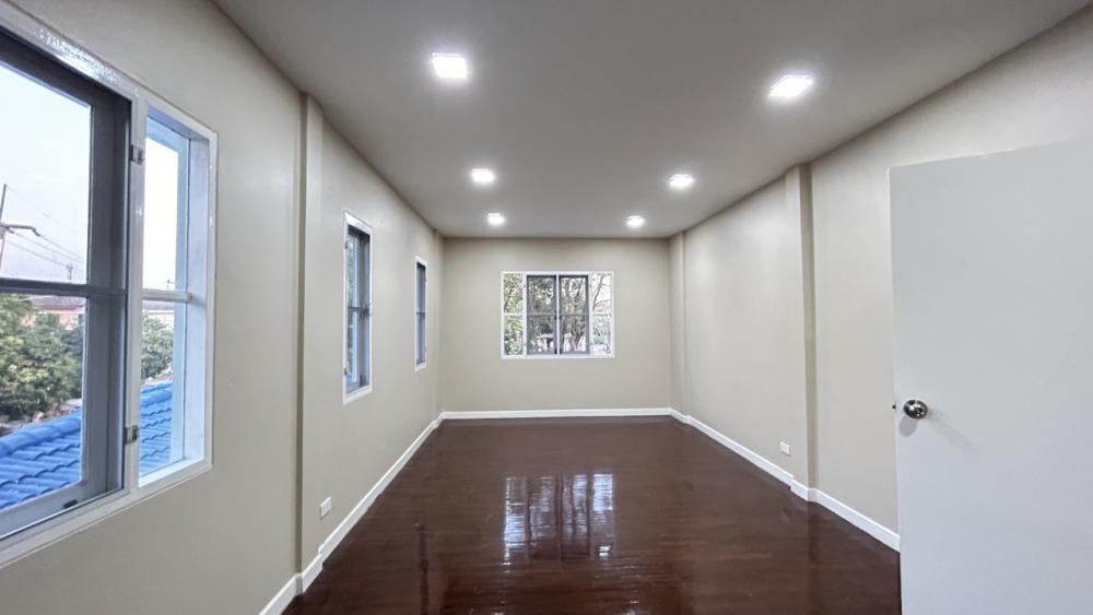 For RentHousePathum Thani,Rangsit, Thammasat : 2-storey detached house for rent, beautiful, newly renovated, Land & House project, price 20,000 / month #House newly renovated, painted, new electrical system throughout the house.