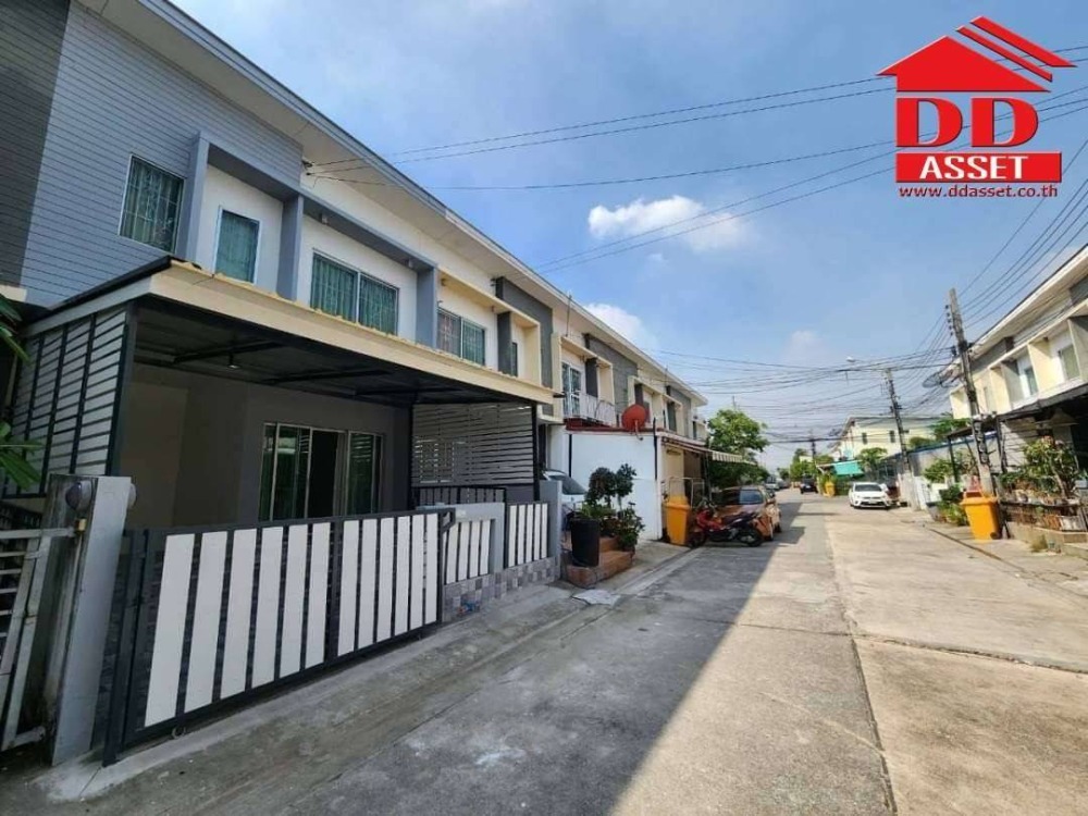 For SaleTownhomeSamut Prakan,Samrong : 2-story townhome for sale, The Connect Village 1 Suvarnabhumi-Kingkaew Newly renovated house, code T8021
