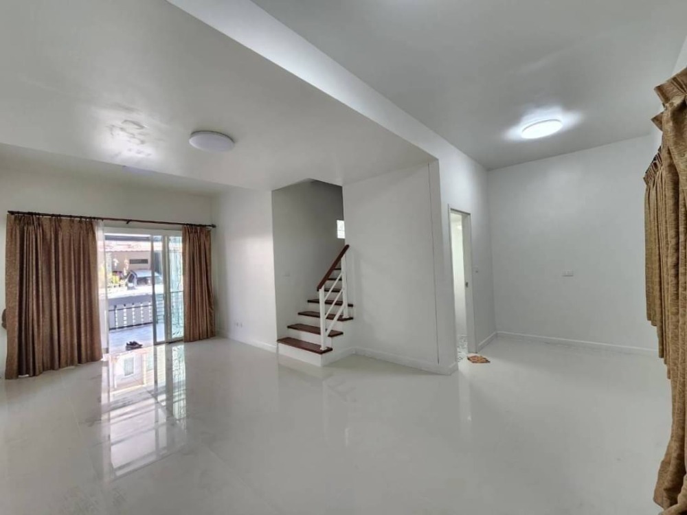 For SaleTownhomeSamut Prakan,Samrong : 2-story townhome for sale, The Connect Village 1 Suvarnabhumi-Kingkaew Newly renovated house, code T8021