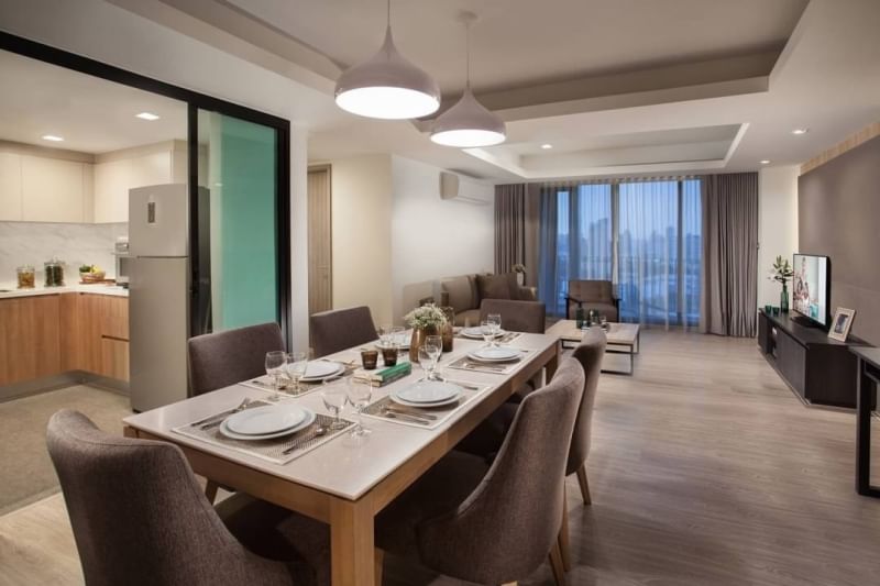 For RentCondoSukhumvit, Asoke, Thonglor : 💫Spacious 3-bedroom, 166 square meters, in the newly built  luxury serviced apartment. Beautifully decorated and fully furnished, ready for immediate occupancy. Complete with furniture and amenities