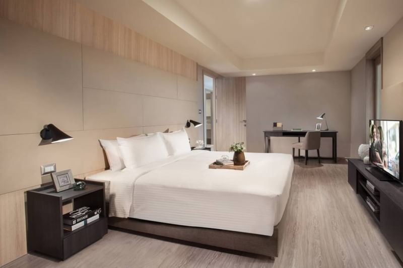 For RentCondoSukhumvit, Asoke, Thonglor : 💫Spacious 3-bedroom, 166 square meters, in the newly built  luxury serviced apartment. Beautifully decorated and fully furnished, ready for immediate occupancy. Complete with furniture and amenities